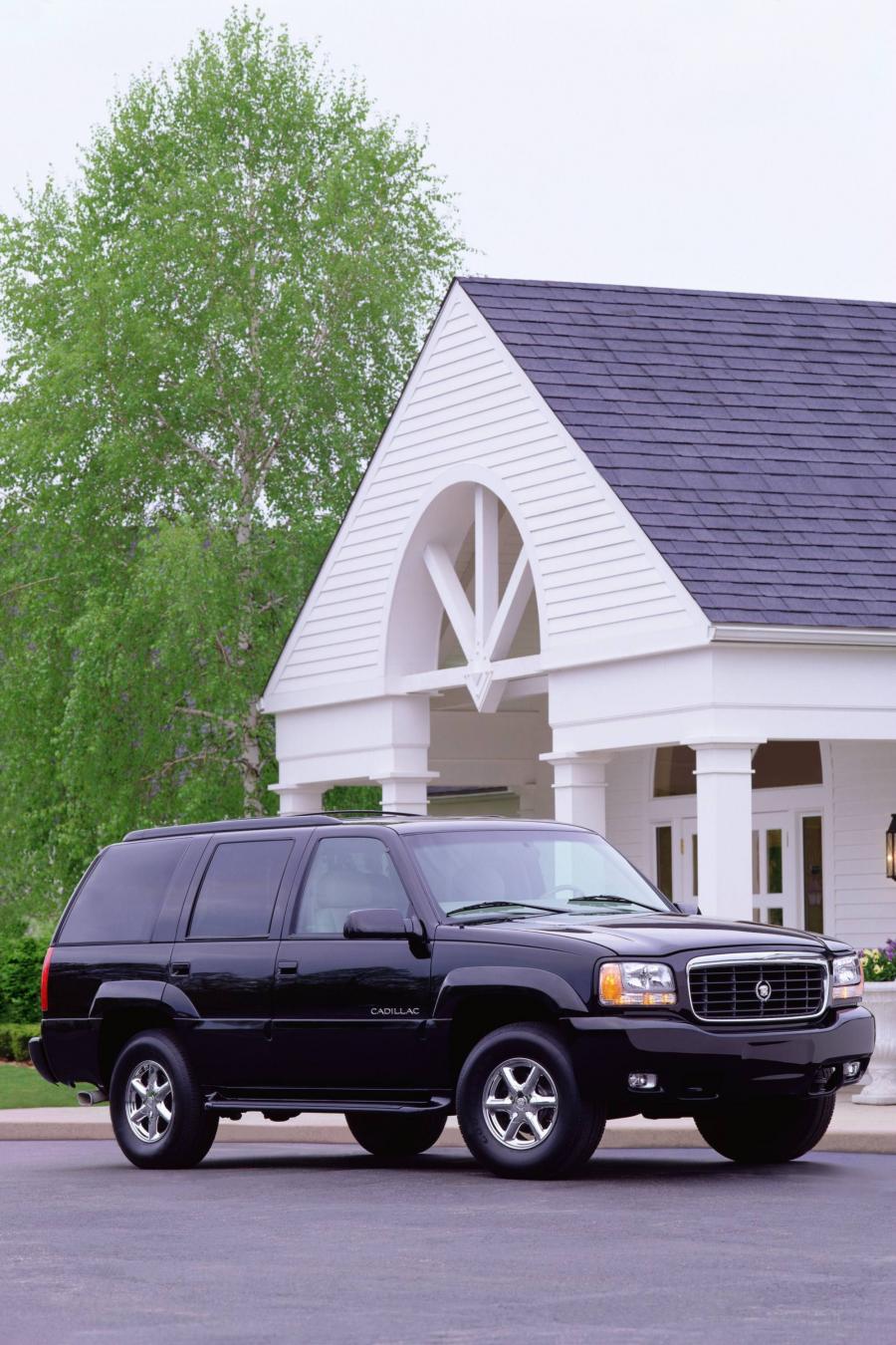  Cadillac Escalade 1999 года  (фото 14 из 40)